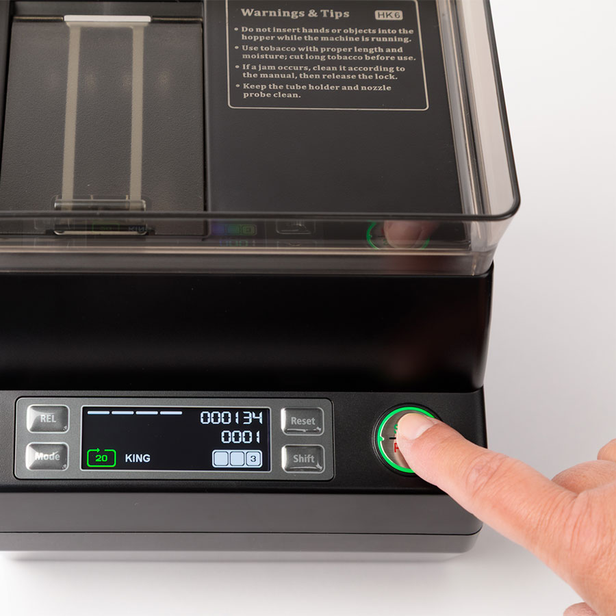 Bedienfeld der Hawkmatic HK-6 mit Display und Starttaste während des automatischen Stopfvorgangs